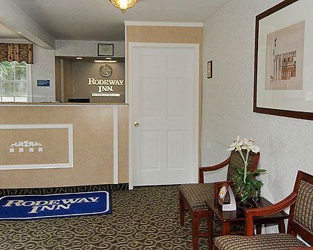 Rodeway Inn Колдуотер Интерьер фото